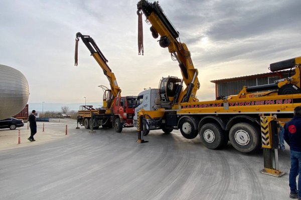 Denizli Bölgesinde Fabrika ve Sanayi Tesislerinde Vinç Kiralamanın Önemi